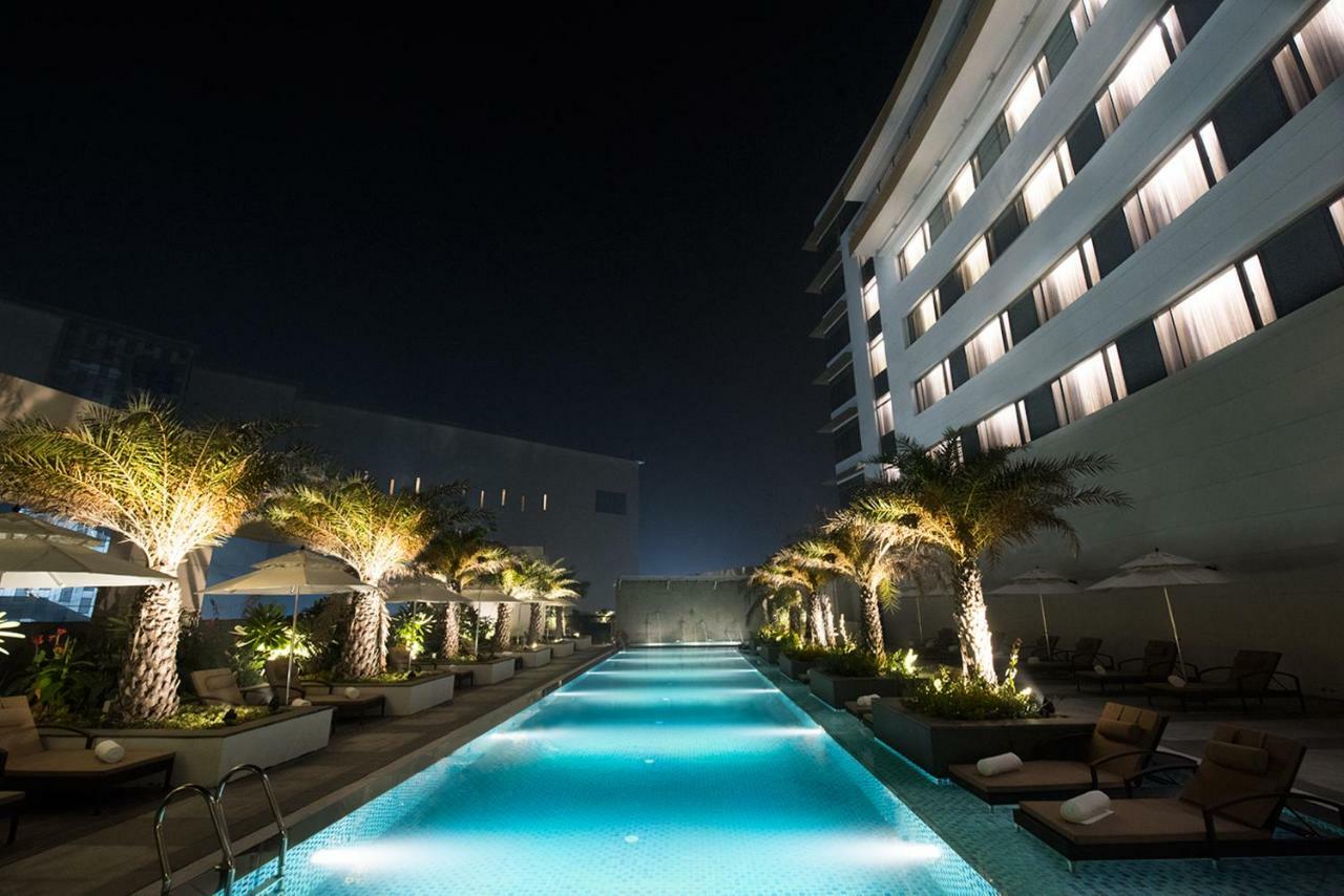 Hotel Taj Swarna, Amritsar Exterior foto The pool at the hotel