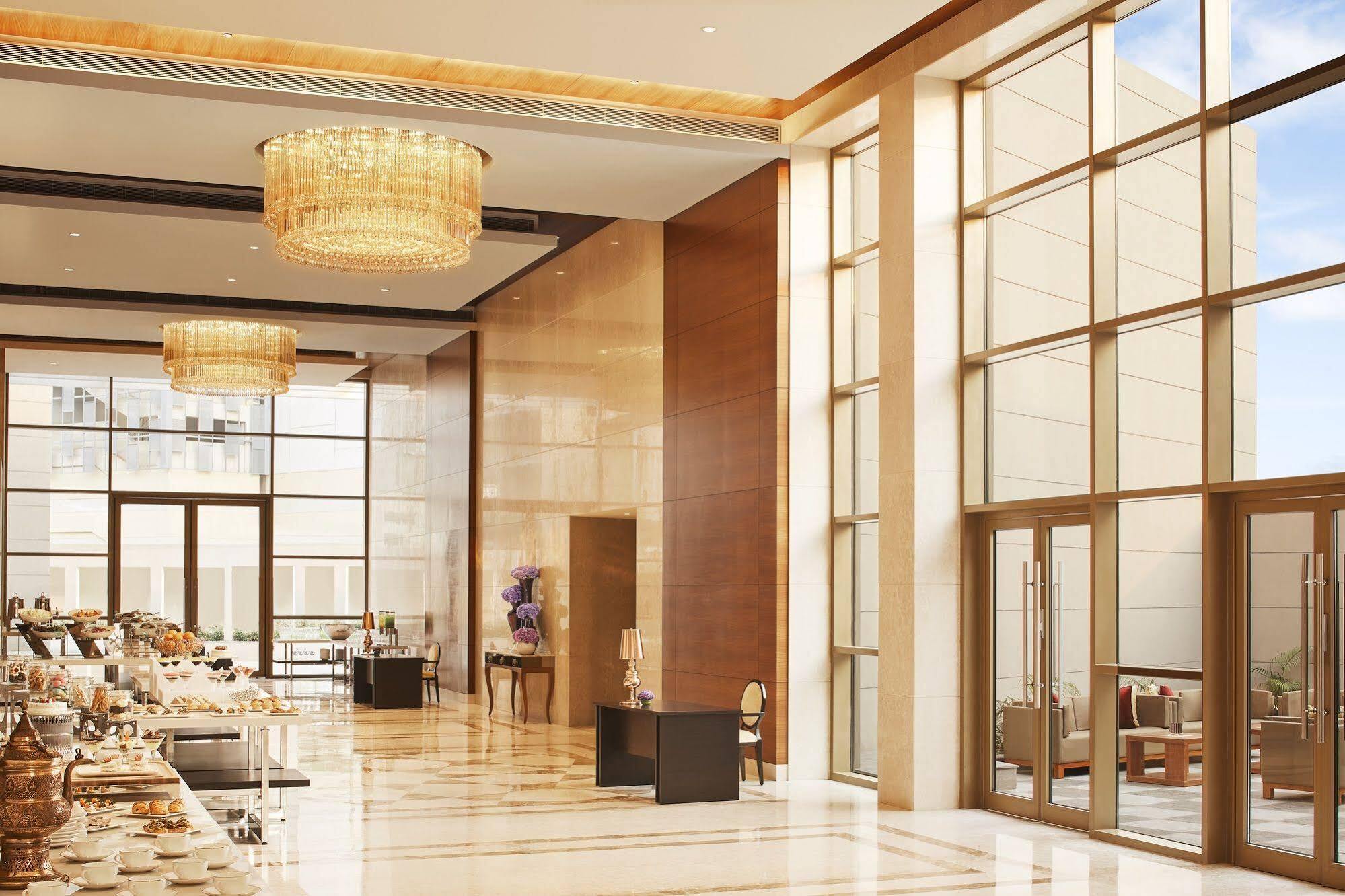 Hotel Taj Swarna, Amritsar Exterior foto The lobby