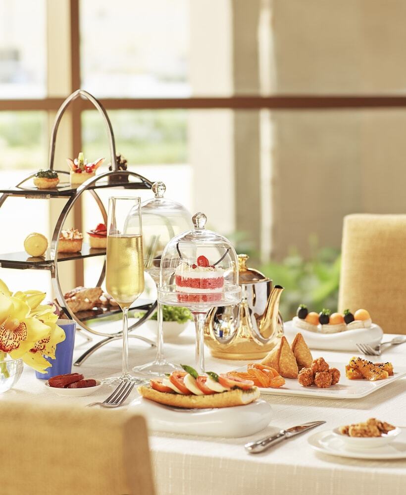 Hotel Taj Swarna, Amritsar Exterior foto Afternoon tea at the Taj Mahal Palace, Mumbai